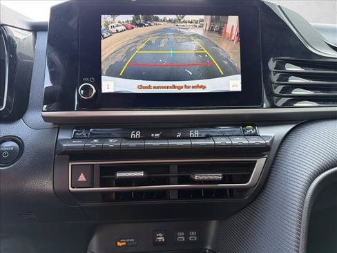 Used 2025 Toyota Camry SE FWD image 19