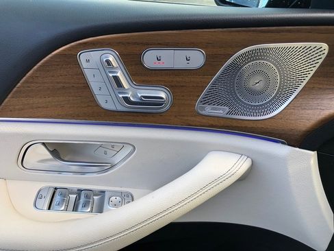 Used 2022 Mercedes-Benz GLE 350 4MATIC w/ Premium Package image 11