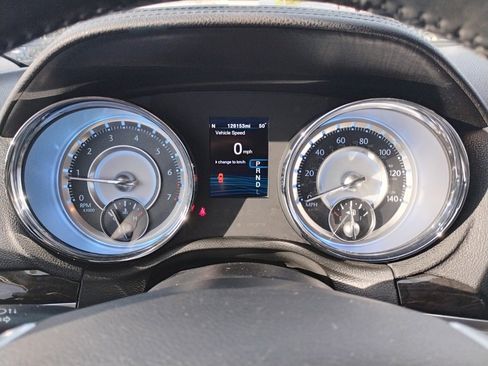 Used 2012 Chrysler 300 Limited image 31