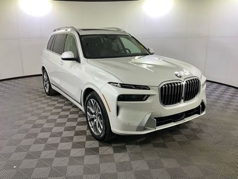 Certified 2024 BMW X7 xDrive40i image 3