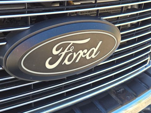 Used 2022 Ford F350 Lariat w/ Chrome Package image 6