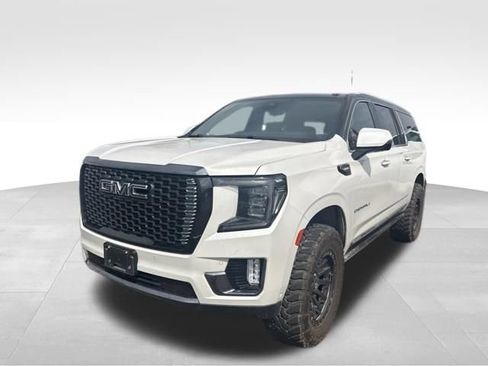 Used 2023 GMC Yukon XL Denali Ultimate AWD/4WD image 10
