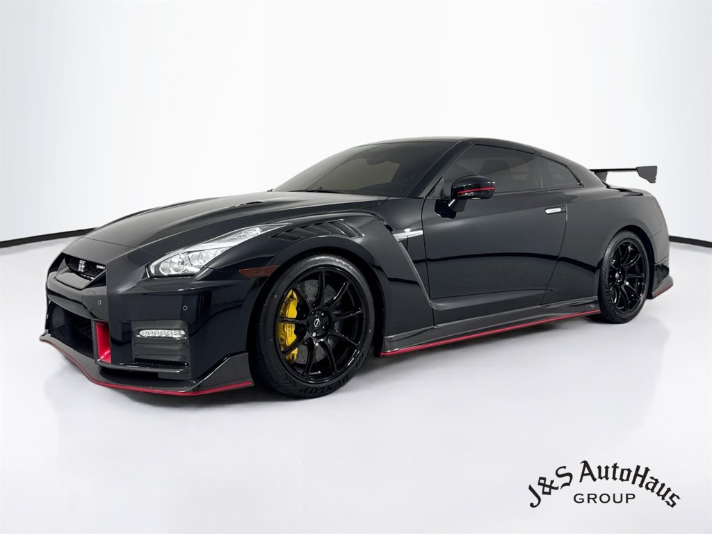 Used 2023 Nissan GT-R NISMO w/ Floor Mat Package AWD/4WD image 3