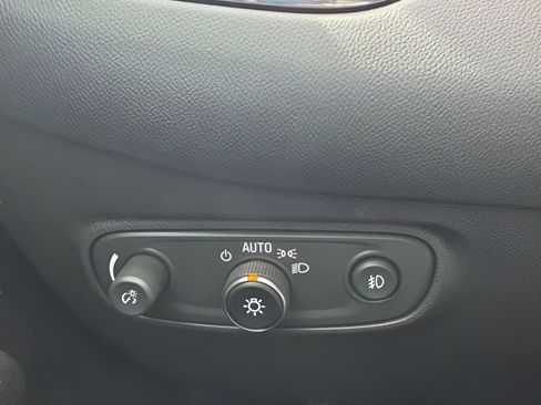 Used 2020 Chevrolet Equinox LT image 17