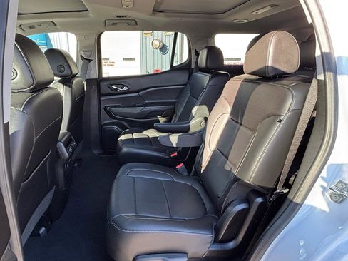 Used 2023 GMC Acadia SLT w/ Elevation Edition image 17