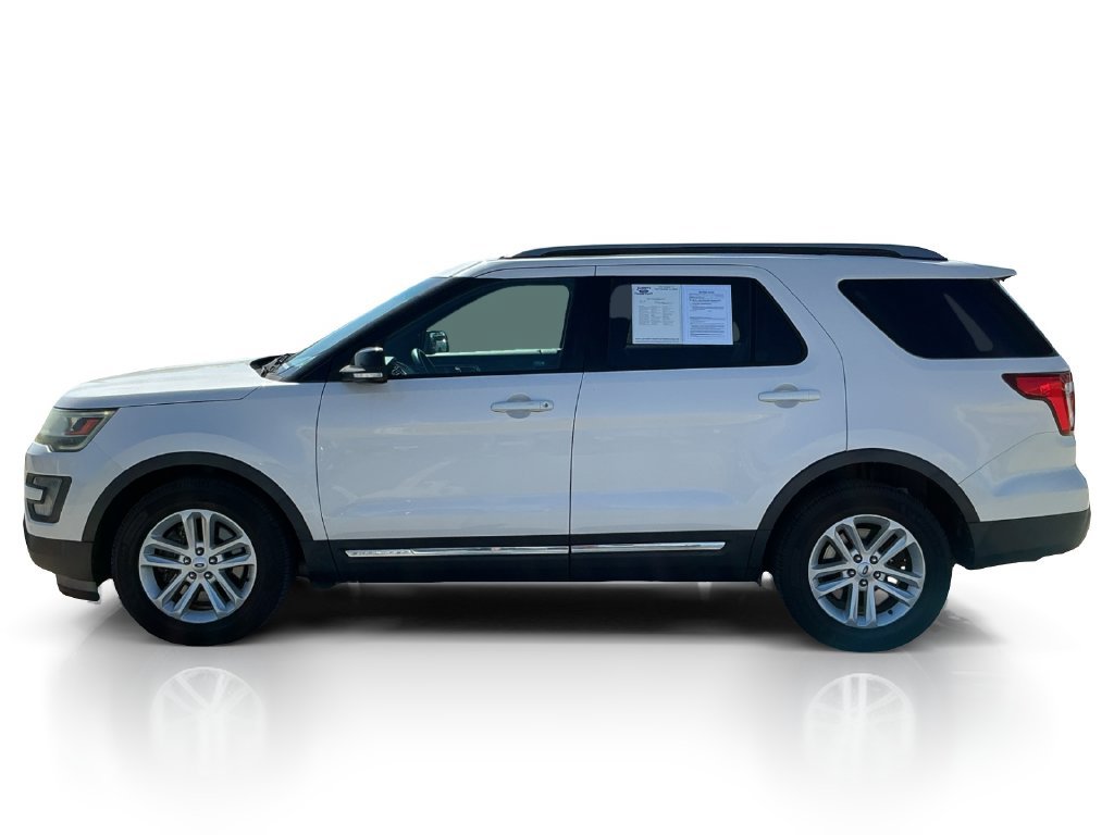 Used 2017 Ford Explorer XLT w/ Equipment Group 202A FWD image 4