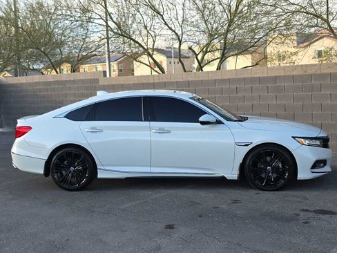 Used 2018 Honda Accord Touring image 10