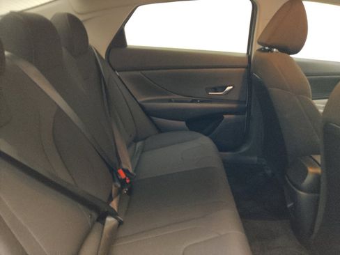 Used 2025 Hyundai Elantra SE FWD image 19