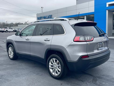 Used 2019 Jeep Cherokee Latitude w/ Cold Weather Group image 5