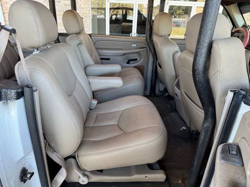 Used 2004 Chevrolet Suburban Z71 w/ Preferred Equipment Group image 22