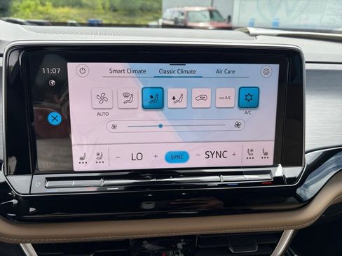 New 2026 Volkswagen Atlas Cross Sport SE AWD/4WD image 17