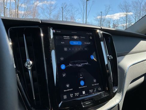 Certified 2025 Volvo XC60 B5 Ultra image 22