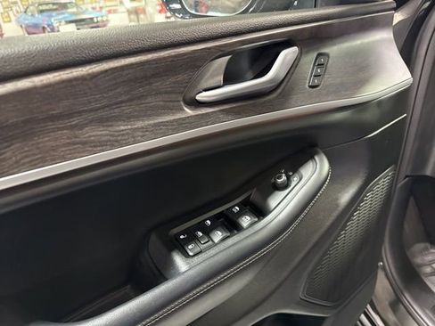 Certified 2024 Jeep Grand Cherokee Limited w/ Luxury Tech Group II image 13