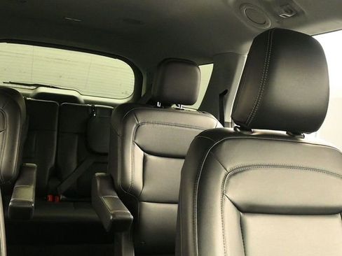 Used 2022 Ford Explorer XLT w/ Equipment Group 202A image 16