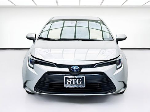 Used 2024 Toyota Corolla LE w/ LE Convenience Package FWD image 2