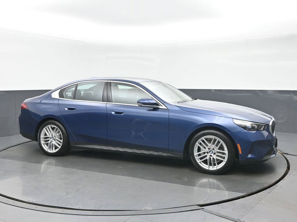 Used 2024 BMW 530i xDrive w/ Premium Package AWD/4WD image 2