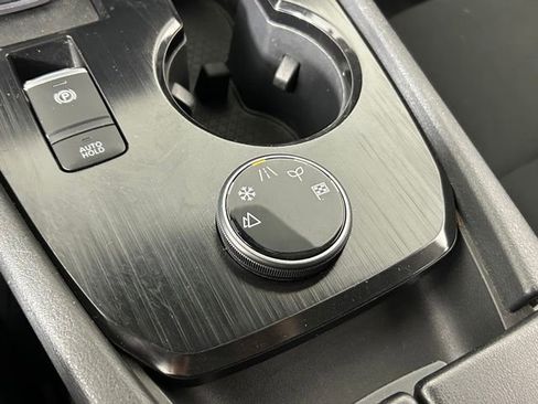 Used 2024 Nissan Rogue S AWD/4WD image 26