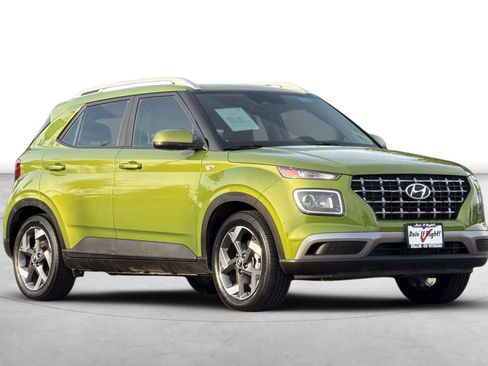 Certified 2024 Hyundai Venue SEL image 8