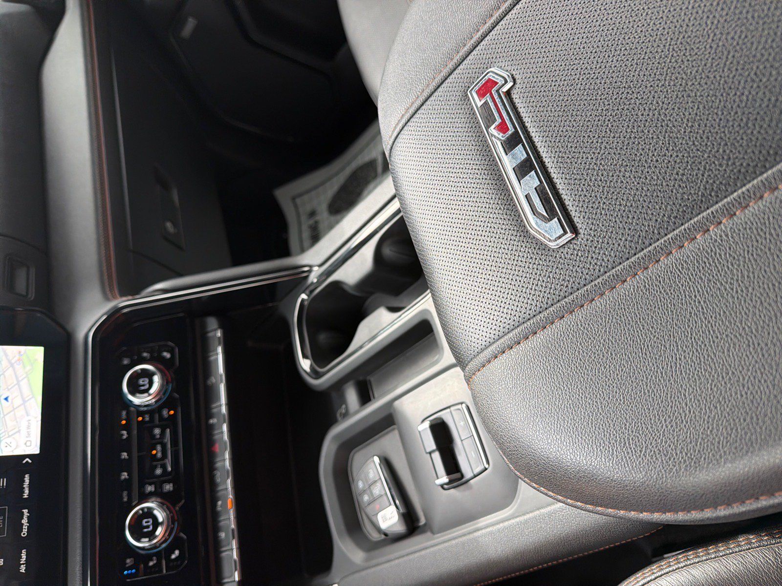 Used 2024 GMC Sierra 2500 AT4 w/ AT4 Premium Plus Package AWD/4WD image 26