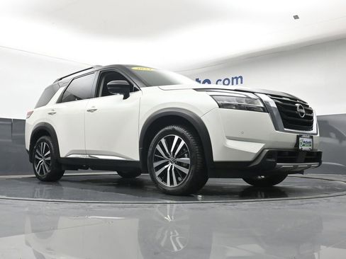 Used 2024 Nissan Pathfinder Platinum AWD/4WD image 22