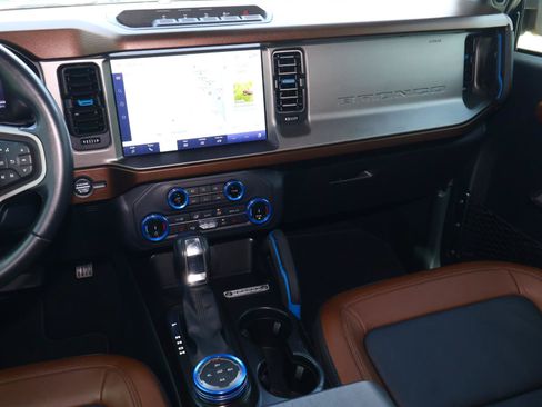 Used 2022 Ford Bronco Outer Banks w/ Sasquatch Package AWD/4WD image 13