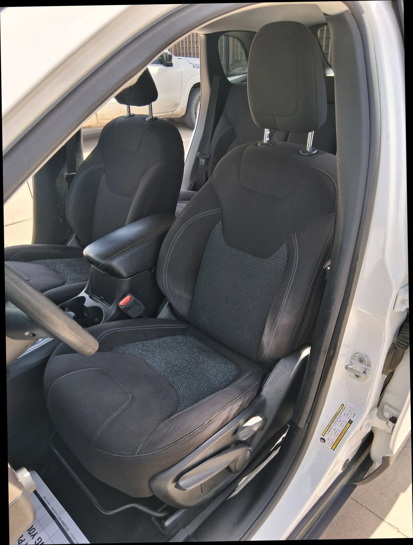 Used 2019 Jeep Cherokee Latitude w/ Popular Appearance Group AWD/4WD image 25