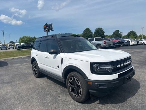 Used 2022 Ford Bronco Sport Outer Banks w/ Tech Package AWD/4WD image 2