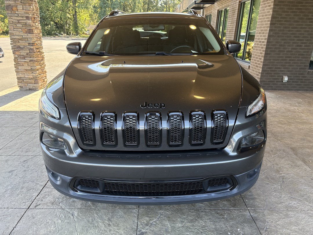 Used 2016 Jeep Cherokee Latitude w/ Cold Weather Group AWD/4WD image 3