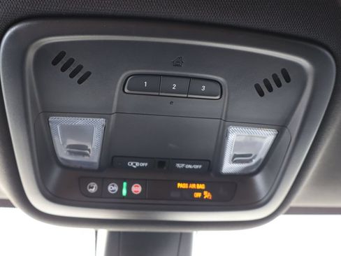 Used 2023 Chevrolet Traverse LT AWD/4WD image 18