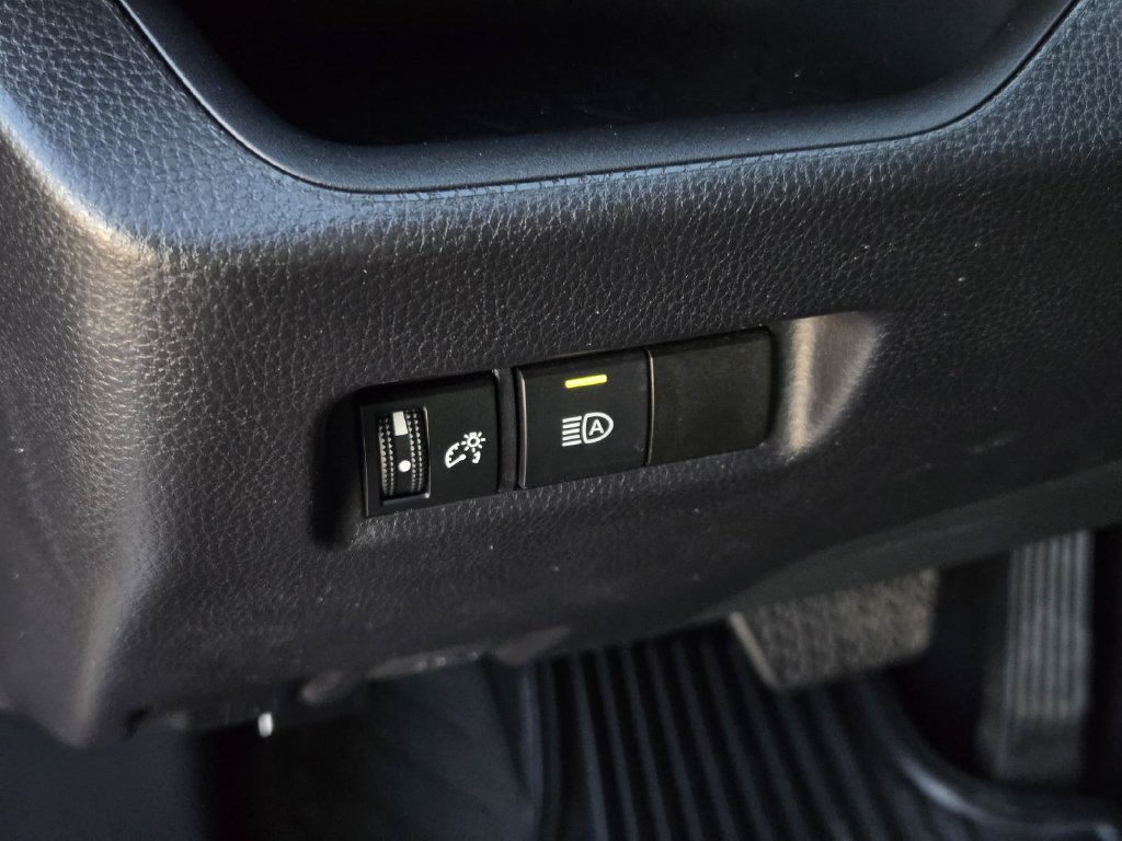 Used 2025 Toyota RAV4 XLE FWD image 17