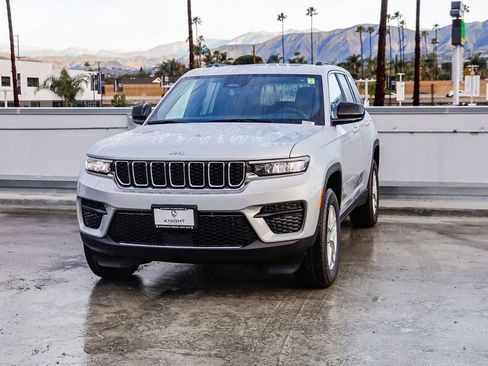 New 2025 Jeep Grand Cherokee Laredo X image 4