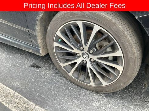 Used 2020 Toyota Camry SE w/ Convenience Package FWD image 2