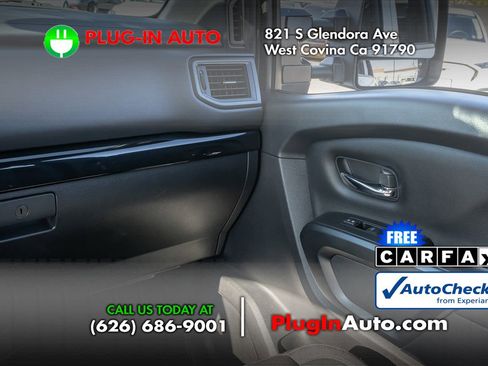 Used 2023 Nissan Titan SV w/ SV Convenience Package image 20