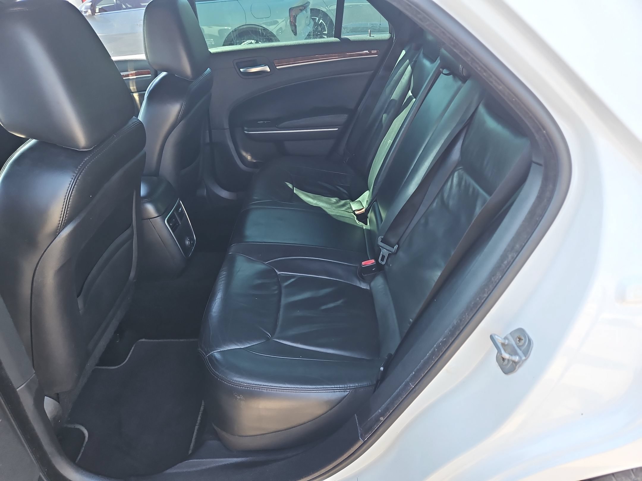 Used 2014 Chrysler 300 RWD image 34