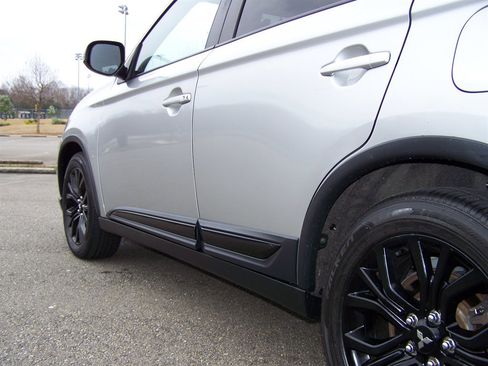 Used 2019 Mitsubishi Outlander LE image 25