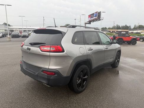 Used 2016 Jeep Cherokee Latitude w/ Cold Weather Group AWD/4WD image 5