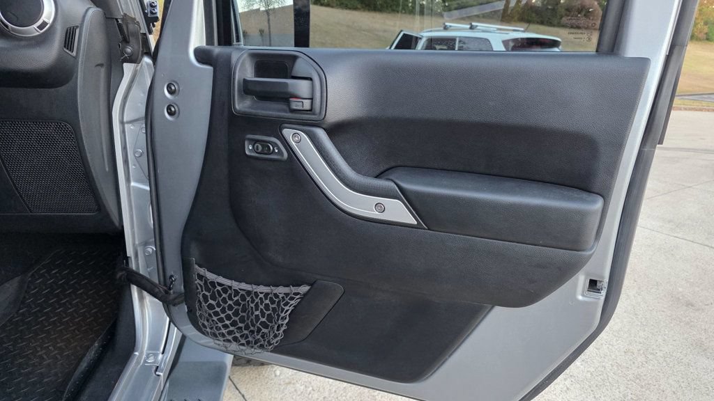 Used 2014 Jeep Wrangler Unlimited Sahara AWD/4WD image 25