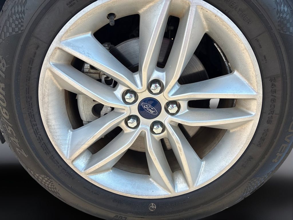 Used 2017 Ford Edge SEL w/ Equipment Group 201A FWD image 9