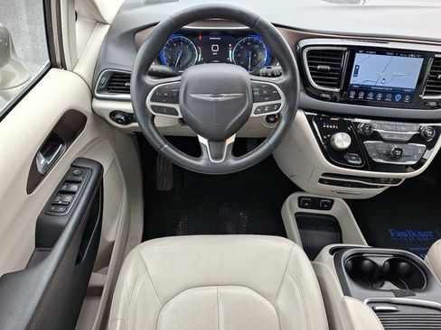 Used 2017 Chrysler Pacifica Touring-L Plus w/ Advanced Safetytec Group FWD image 14