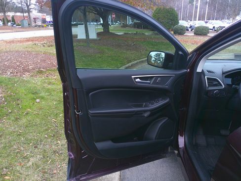 Used 2022 Ford Edge SEL w/ Convenience Package image 17