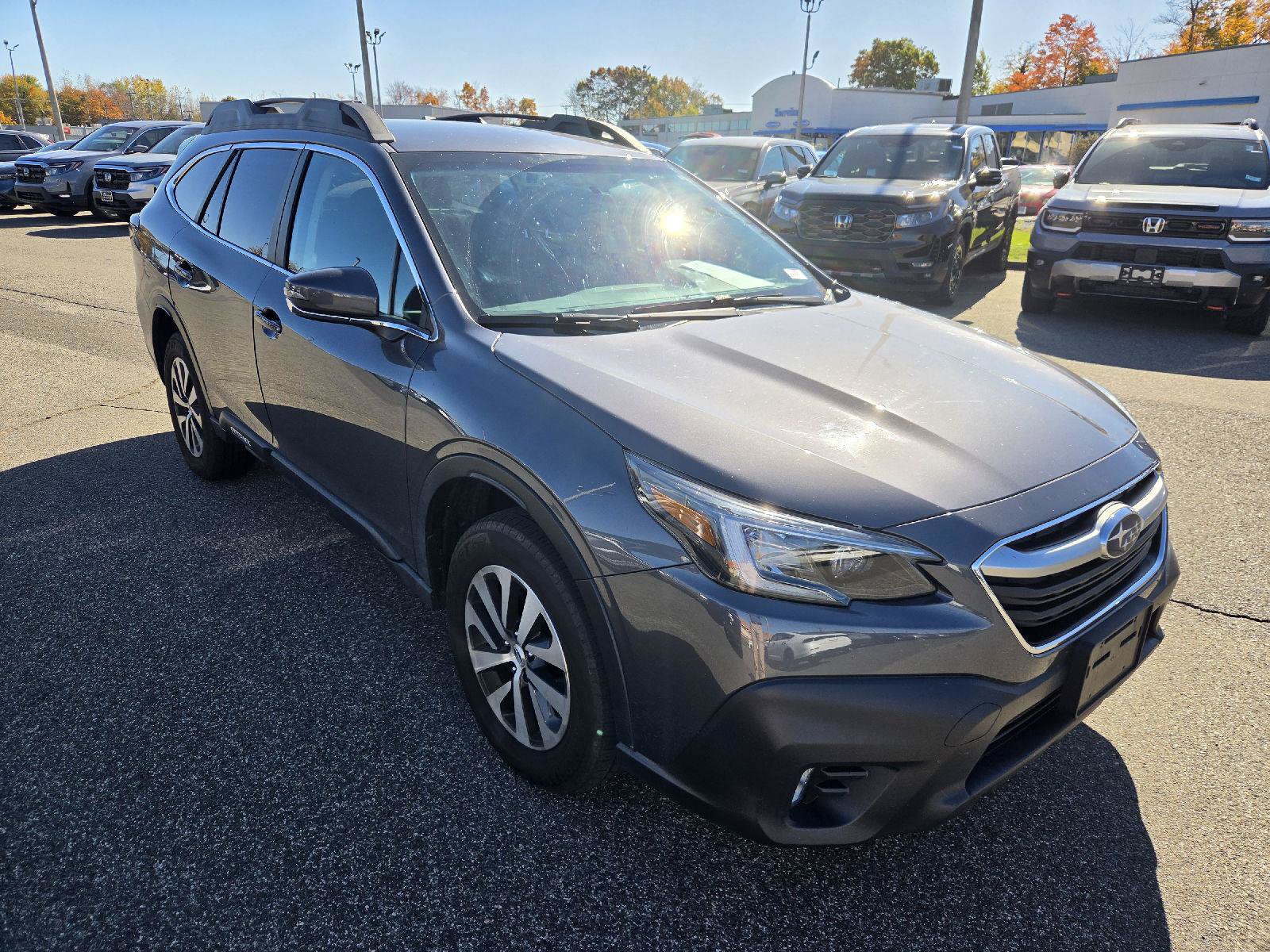 Used 2021 Subaru Outback Premium AWD/4WD image 1