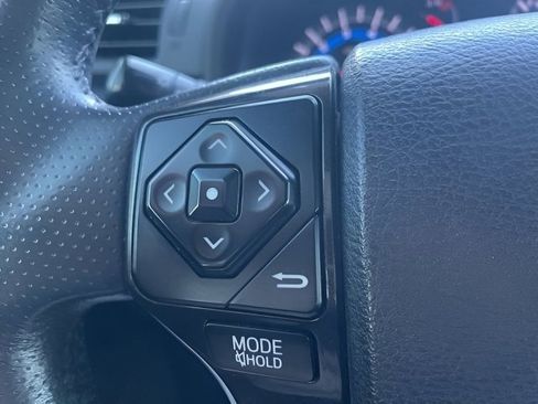 Used 2018 Toyota 4Runner SR5 AWD/4WD image 18