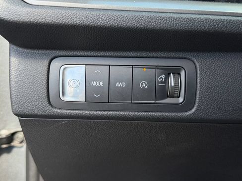 Used 2024 Chevrolet Traverse LT AWD/4WD image 32