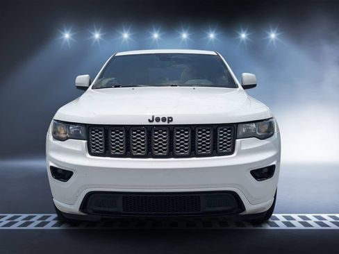 Used 2018 Jeep Grand Cherokee Laredo AWD/4WD image 8