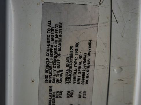 Used 2009 Chevrolet Express 3500 image 32