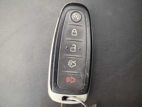 Used 2017 Ford Escape Titanium FWD image 32