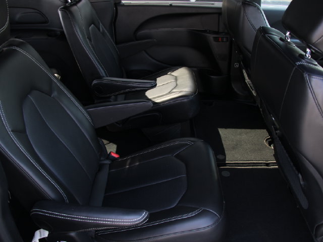 Used 2025 Chrysler Pacifica Select FWD image 28