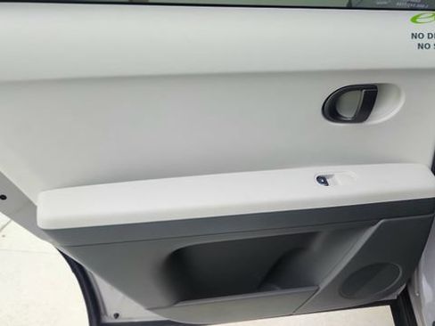 Used 2025 Hyundai Ioniq 5 SE RWD image 32