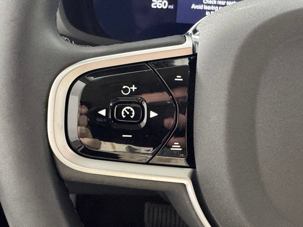 Certified 2025 Volvo V60 B5 Cross Country Plus AWD/4WD image 29