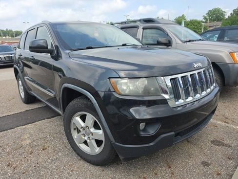 Used 2011 Jeep Grand Cherokee Laredo w/ Security & Convenience Group AWD/4WD image 2